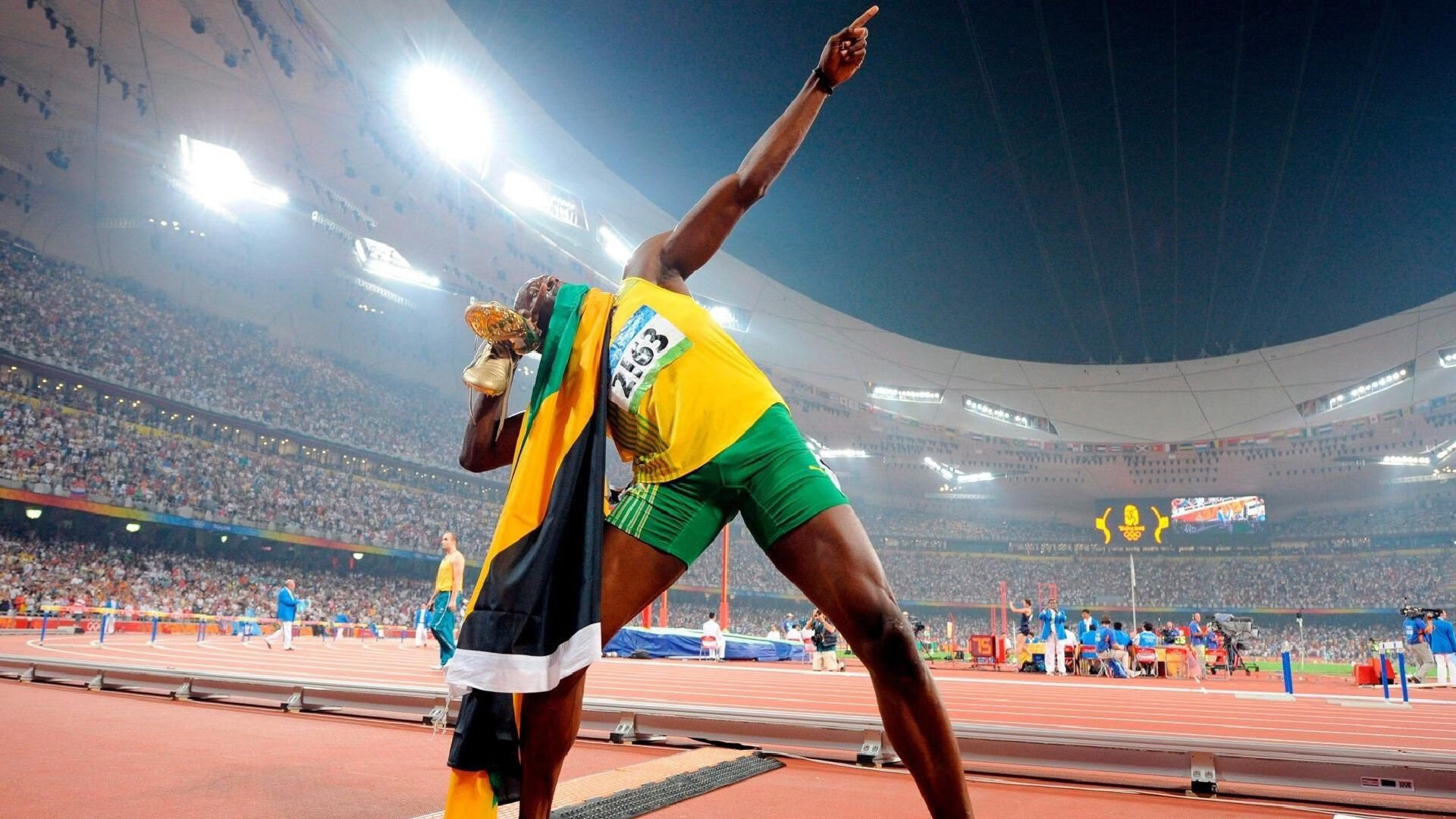 “腰旗橄榄球:东部新区赛场挑战极限,成为赛季亮点”